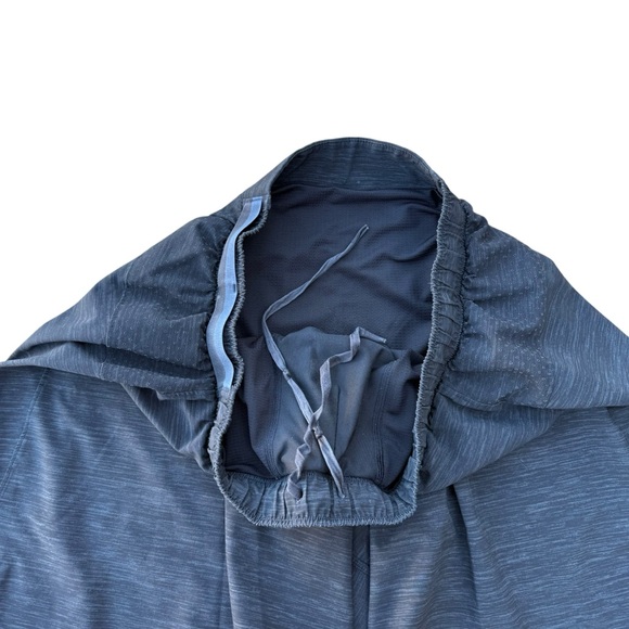 Lululemon Surge 6” Shorts Size Large - Picture 4 of 5